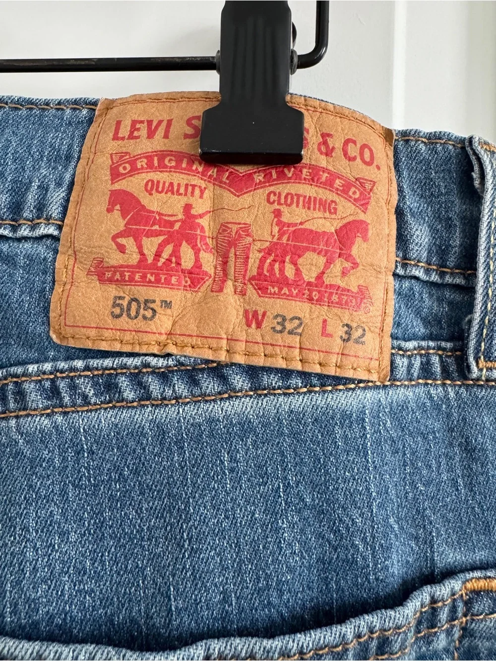 Levi's 505  Medium Blue Denim Jeans with Red Tab and Tan Leather Patch 32 x 32